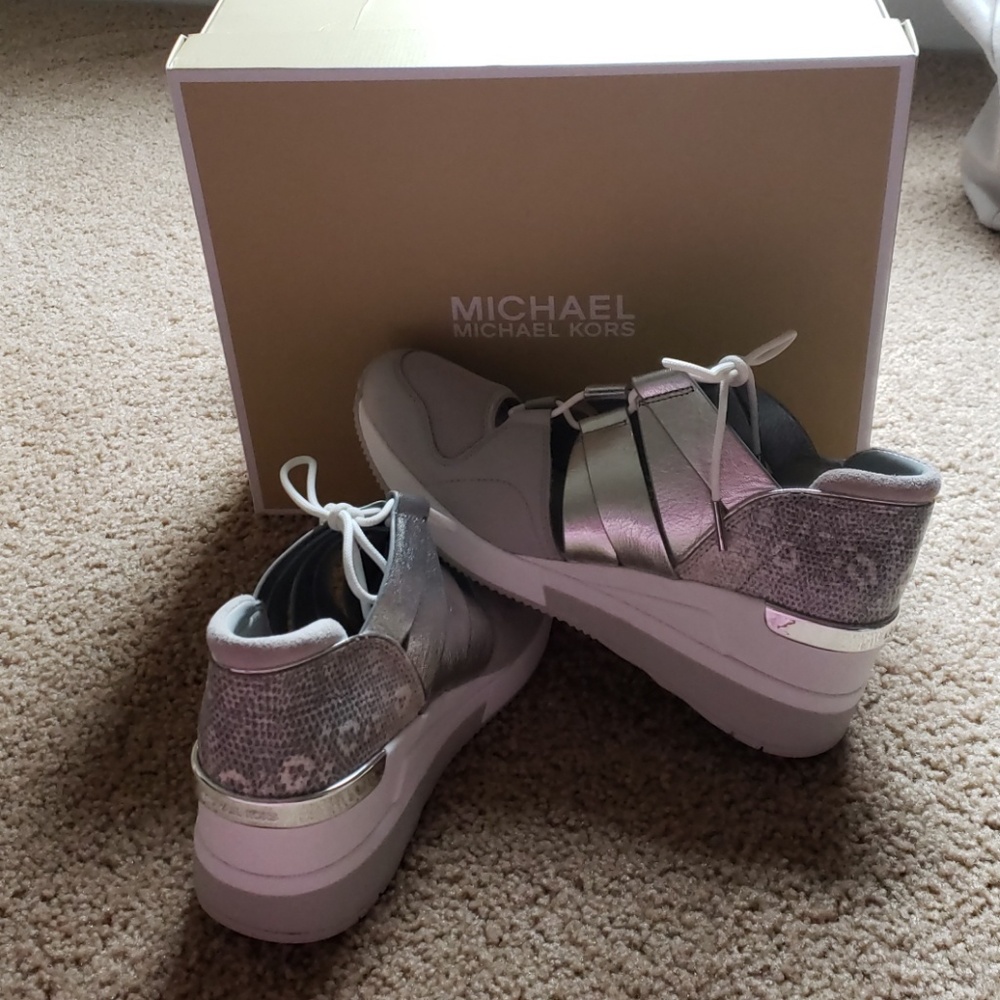 Shoes - Picture 2 of 3
